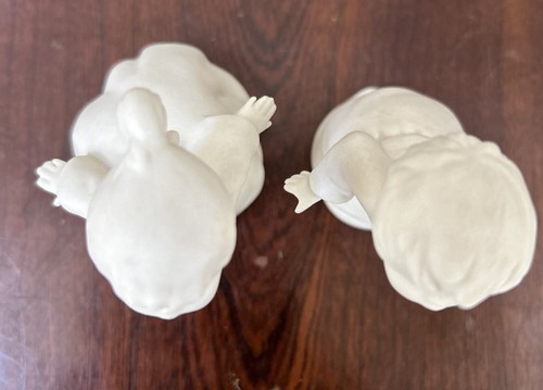 Hansen Classics Small Boy And Girl Kissing Figurines White Porcelain 3 1/2” RARE - Picture 9 of 11