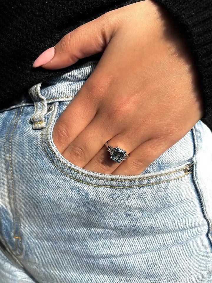 Anillo de diamantes y azules vivos cultivados en laboratorio de 2,20 TCW de oro blanco de 14 k para regalo Foto 4 de 4