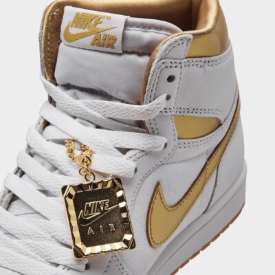 Nike Air Jordan 1 Retro High OG Metallic Gold FD2596-107