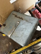 Motorola 351 33582 antique car radio with speaker  1930s