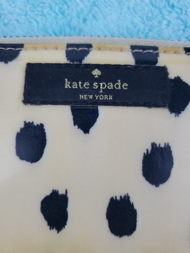 Portafoglio Kate Spade a pois con cerniera - Foto 2 di 17