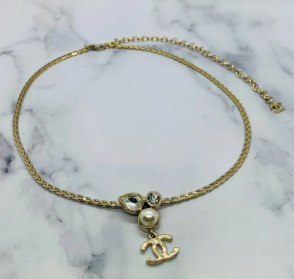 Auténtico collar de diamantes de imitación CHANEL CC - USADO / KT4712 Foto 2 de 4