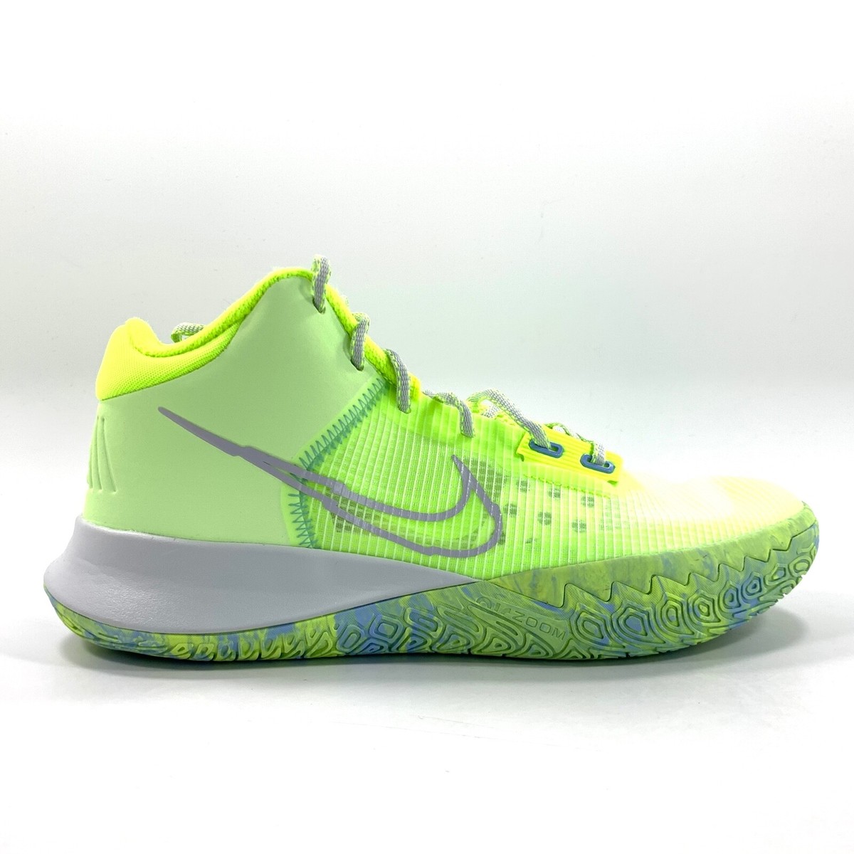 Nike Kyrie 4ホワイト/ネイビー/グリーン SoleCollector - Kyrie Irving wearing a new Nike Kyrie 4 PE