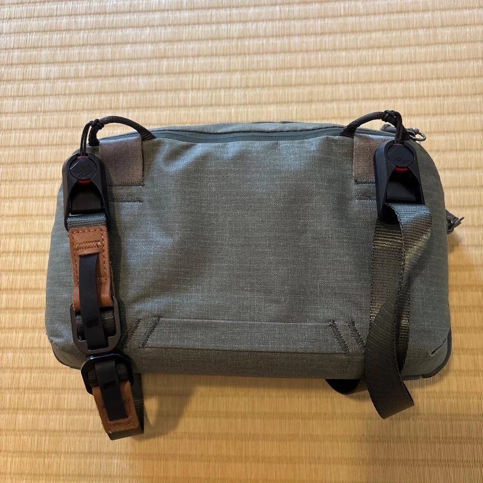 Peak Design Tech Pouch Surge Gray with Strap - Image 2 of 4