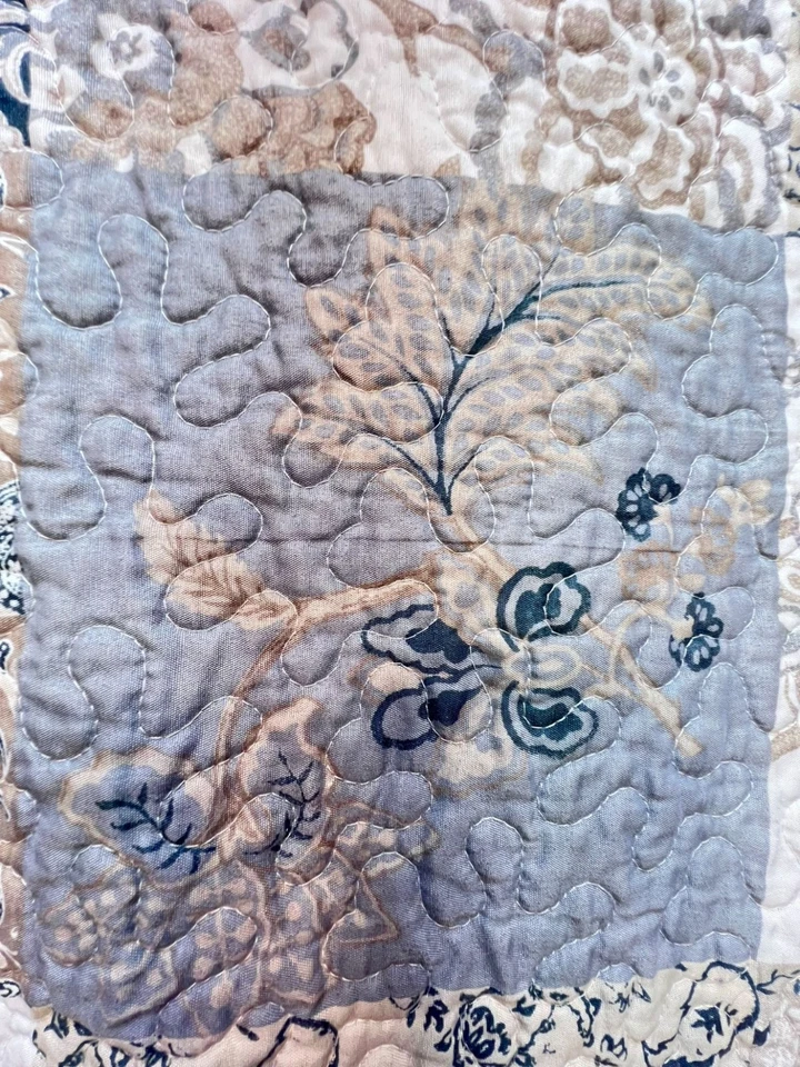 Patchwork Floral Quilt Blanket Reversible Full/Queen Rustic - Image 2 of 4