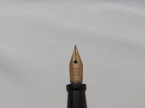 Vintage Wearever Fountain Pen Black/Gold w/14K Gold Plated Nib - Picture 4 of 4