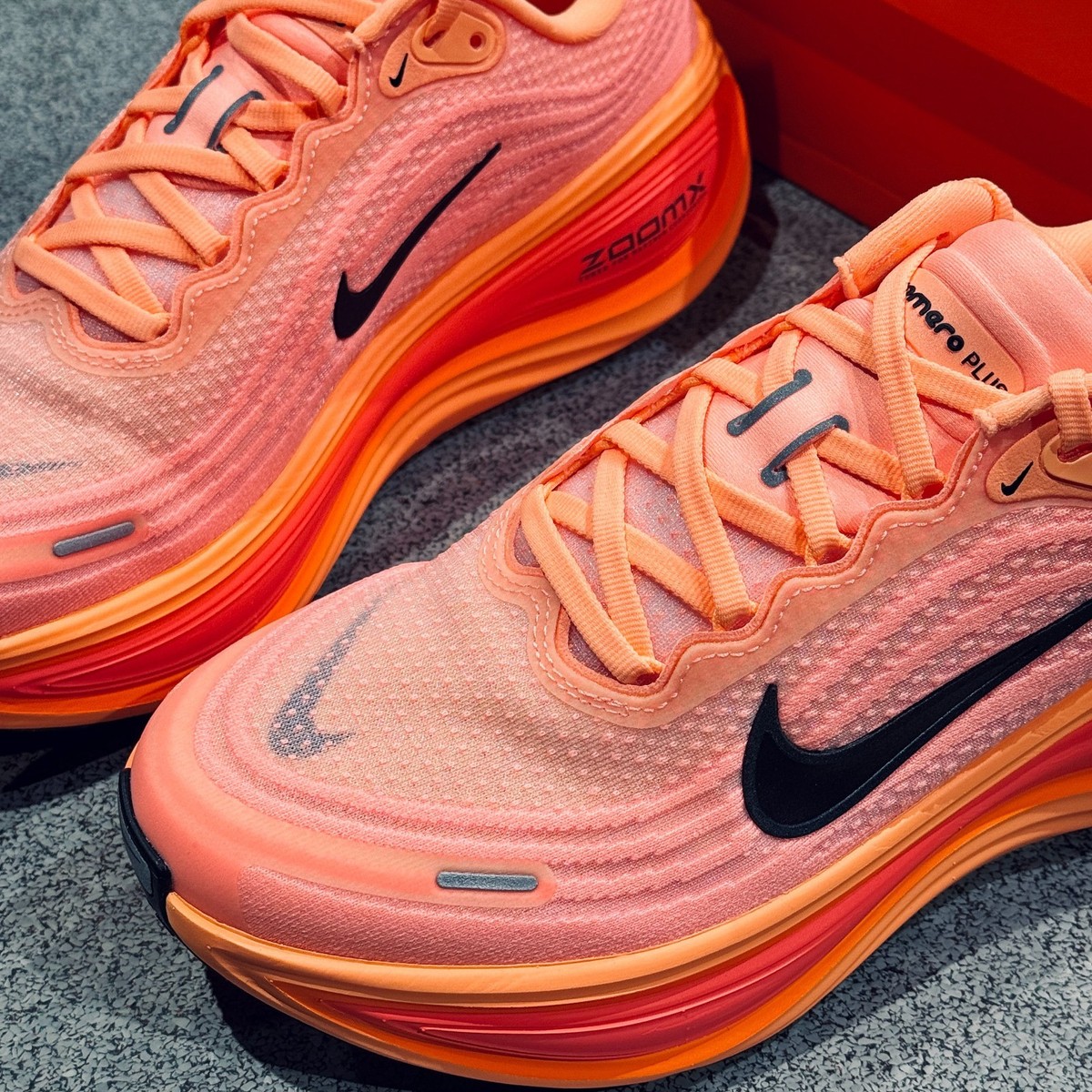 スパイク・シューズ NIKE VOMERO PLUS 27cm Nike Vomero Plus 'Orange Pulse' Men's sneakers | eBay