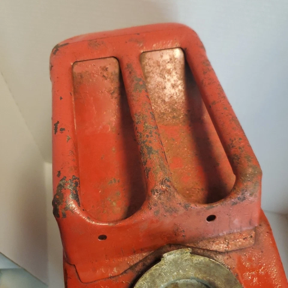 VTG USMC Blitz 5 Gallon Metal Gas Can DOT 5L 5-89 Red Jerry Can Screw on Cap - Image 4 of 4