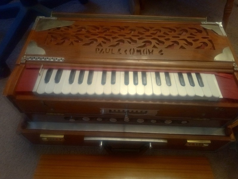 Paul & Co. 3 Reed 9 Scale Change Fold Up Harmonium 44 Keys Mahogany Wood