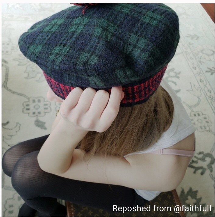 CHANEL Classic Lambswool Vintage Beret Made in France Chanel Wool Beret/ Vintage, Green/Red, L 22, 6/8 | eBay main image 3