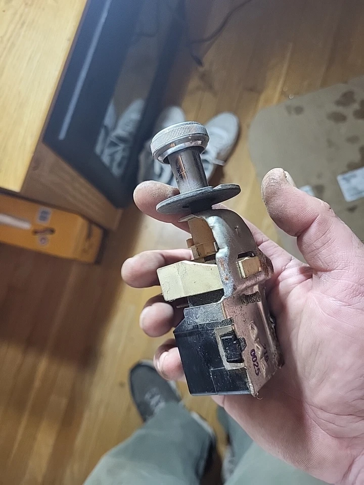 INTERRUPTOR DE FAROS 73-87 Chevy GMC Truck 73-91 K5 Blazer Suburban con perilla Foto 2 de 3