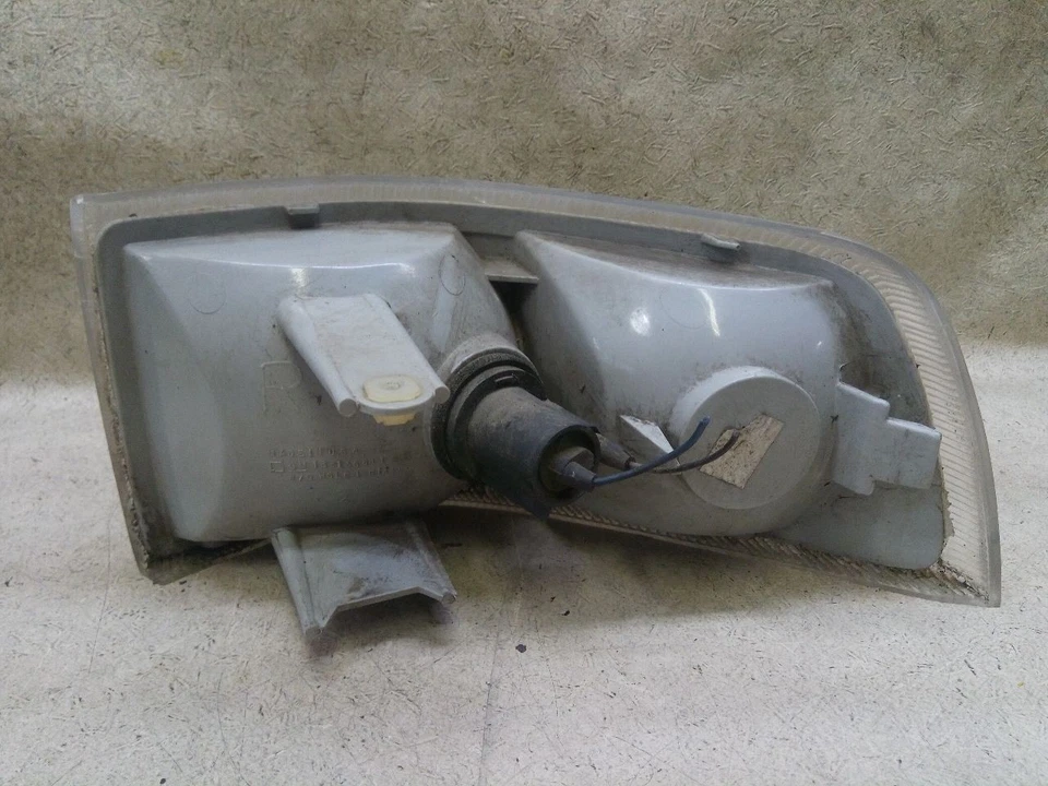 Señal de giro de luz de estacionamiento derecha para pasajero compatible con 92-96 BUICK ROADMASTER w113-201721 Foto 4 de 4