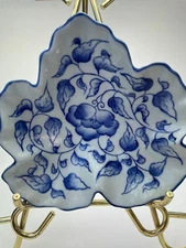 Andrew By Sadek Trinket Dish Heart Shape Blue White Floral Style Hand Painted B5