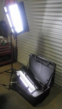 KinoFlo 200 Diva-Lite Kit Pair Lamps with SLS-LS8A Tripod and Roller Case
