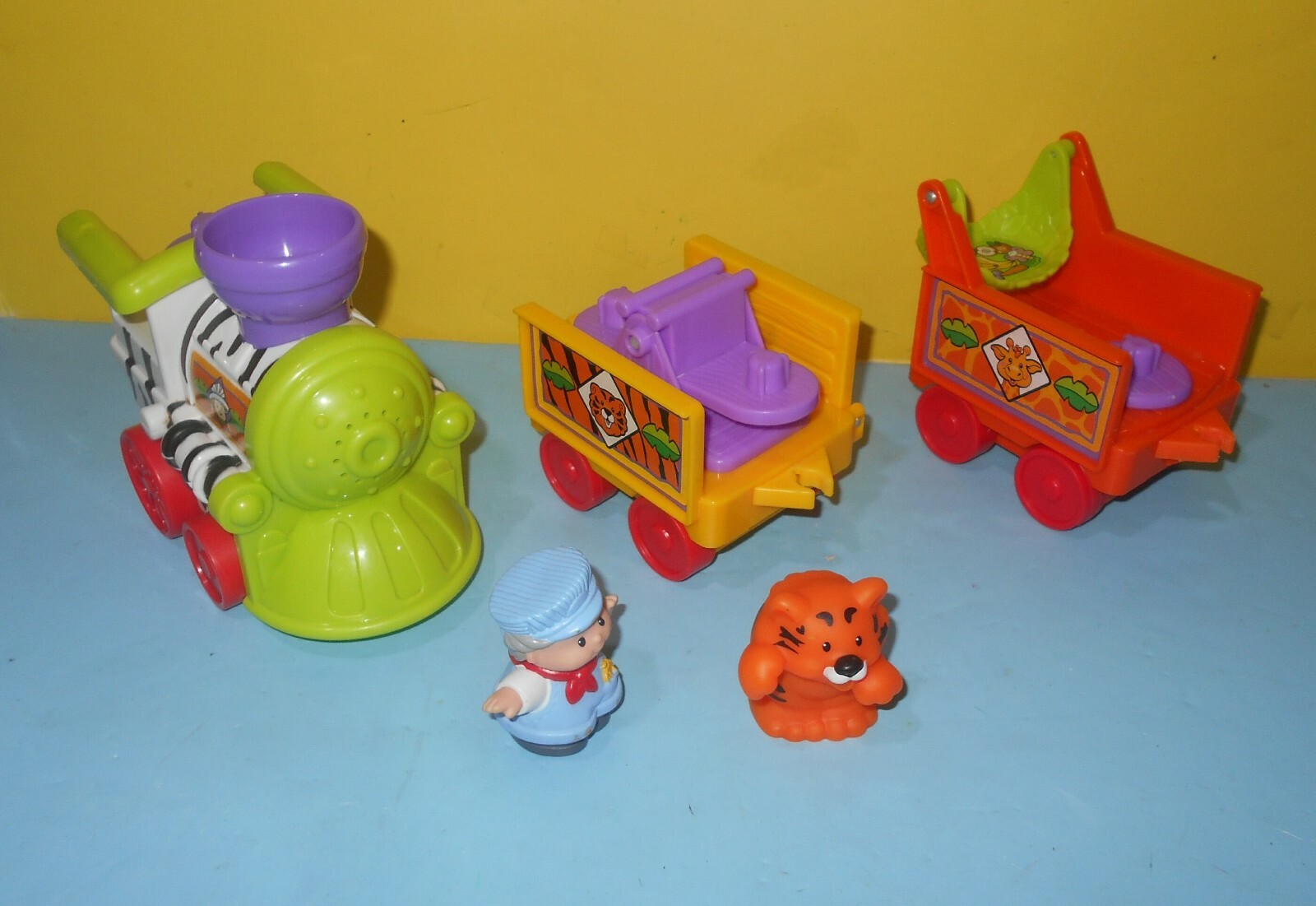 Fisher Price Zoo Train Little People Musical Sounds w/Animals Figure