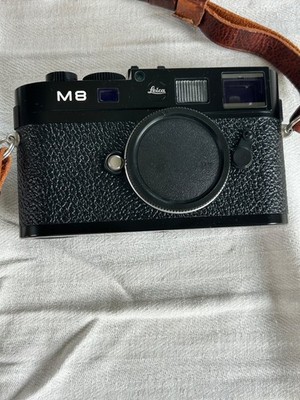 LEICA M8.2 BLACK PAINT 440 ACTUATIONS  GENTLY USED