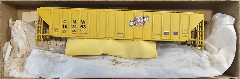 NOS Athearn HO Scale Chicago North Western 54' Ribside Covered Hopper CNW 182468 - Image 3 of 4