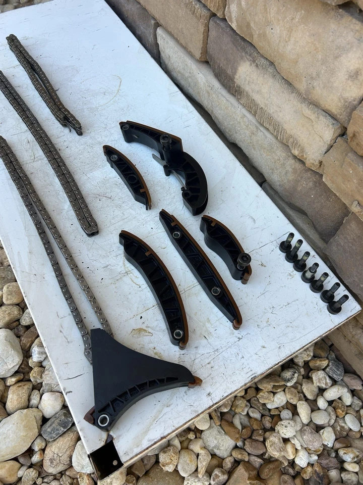 Lamborghini Aventador Árbol de levas Cadena de distribución y tensores Riel deslizante Zapata deslizante Foto 4 de 4