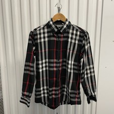 Preços baixos em Burberry Preto, casual, com Botões Camisas Preços baixos em Burberry Preto, casual, com Botões Camisas