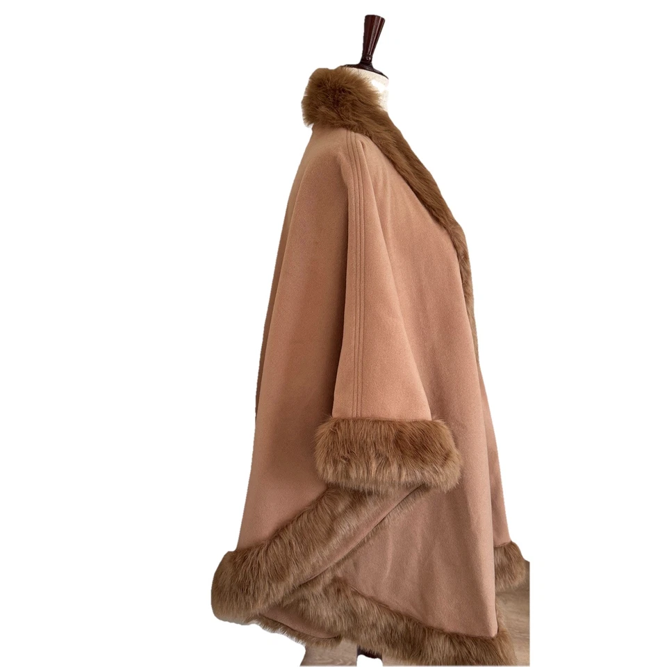 Capa de piel sintética Dennis by Dennis Basso Boho - Missy Foto 2 de 4