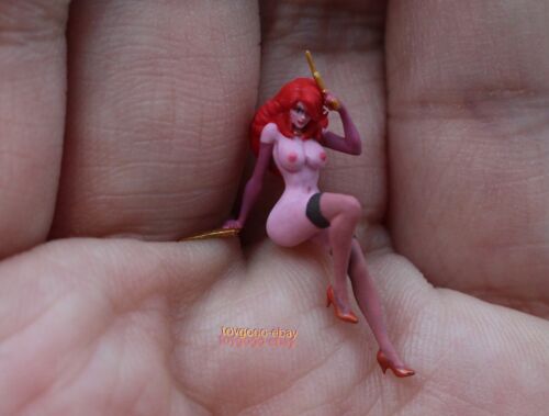 Miniture 1/64 Figura Sexy Chica Pistola Ajuste 1:64 Coche Diorama Calle en STOCK - Imagen 2 de 5