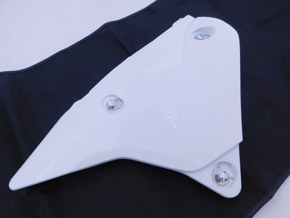 NUEVO FABRICANTE DE EQUIPOS ORIGINALES SUZUKI DRZ400S SM 2007-2021 TAPA FILTRO DE AIRE PLÁSTICO BLANCO  Foto 2 de 4