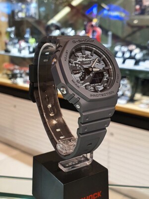 G-SHOCK　ANALOG-DIGITAL GA-2100CA-8A Casio G-Shock Men's Watch GA-2100CA-8A Analog-Digital 2100