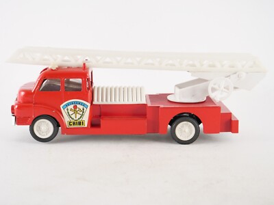 Camions, grande échelle : l’équipement d’une caserne de pompiers aux
