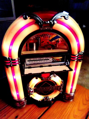 John DeBella Autographed THOMAS COLLECTOR’S EDITION JUKEBOX RADIO-CASSETTE - Afbeelding 1 van 8
