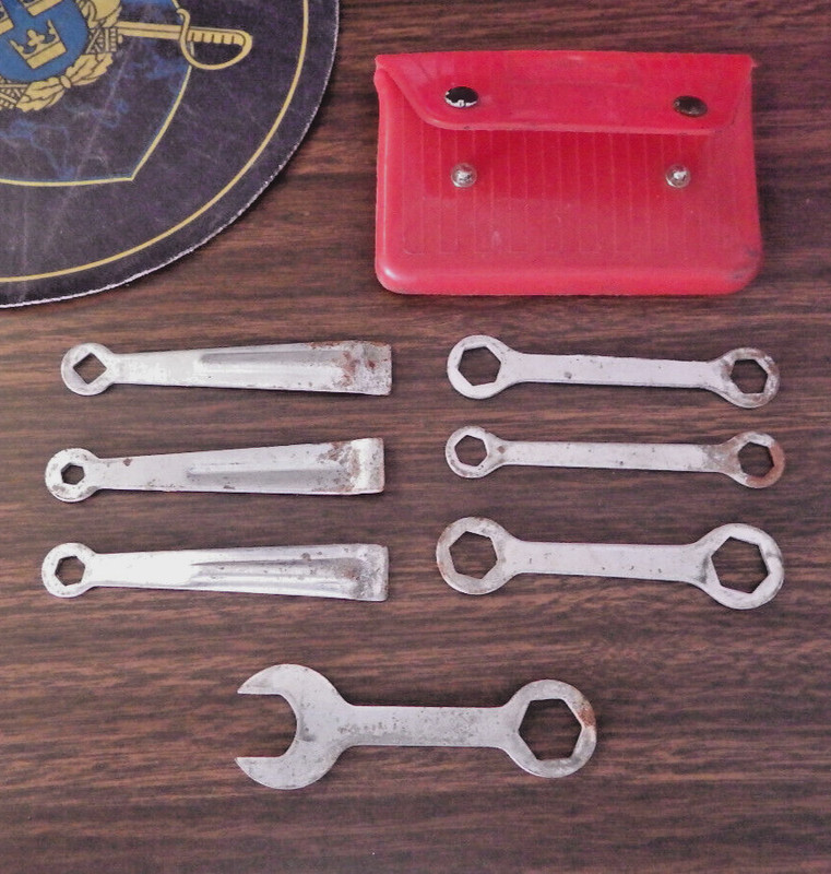 Vintage 21 REG ITALY, Bicycle TOOL KIT, RED rubber CASE, 7 tools, L'EROICA Gear!