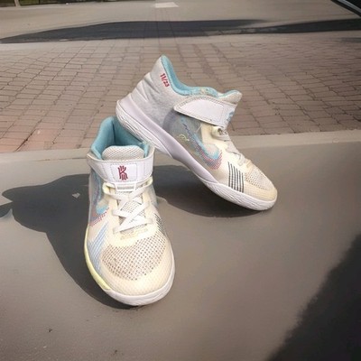 Nike Kyrie Flytrap-5 Sneakers US 3Y White Blue 1 World 1 People Shoe Hook & Loop