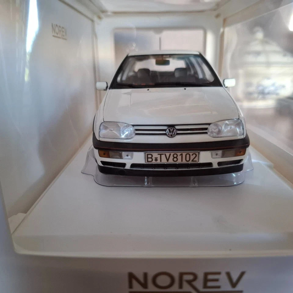 VW VOLKWAGEN Golf 3 GTI blanc caddy de 1996 NOREV 1/18e ref 188508 - Photo 3/4