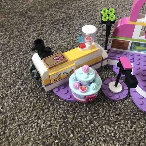 LEGO Friends Set Competizione di cottura 41393 (Persone scomparse/guida alla costruzione) Usato - Foto 4 di 8