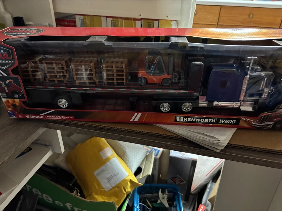 1/32 NEW RAY KEN W 900  W PALLET S& FORK TRUC # B331 - Image 2 of 2