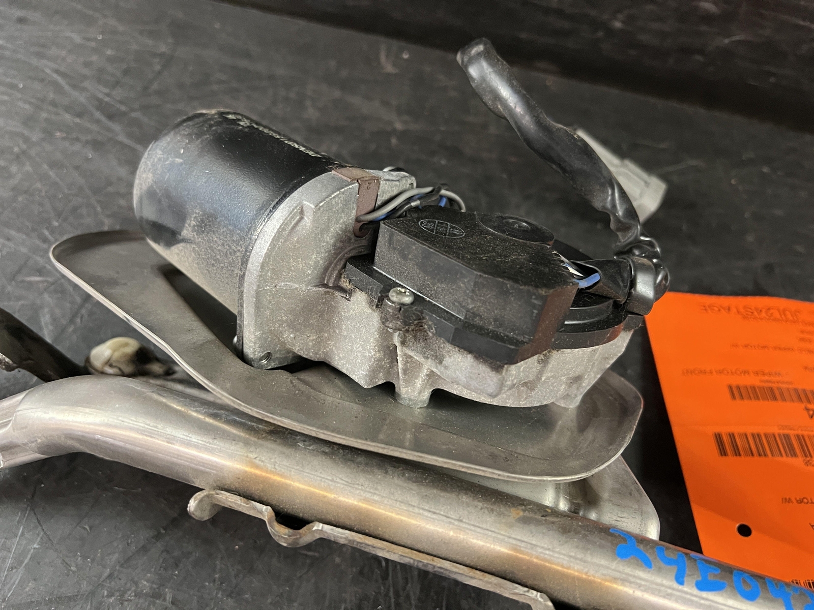 08-19 MASERATI GRANTURISMO FRONT WINSHIELD WIPER MOTOR W/ TRANSMISSION LINKAGE