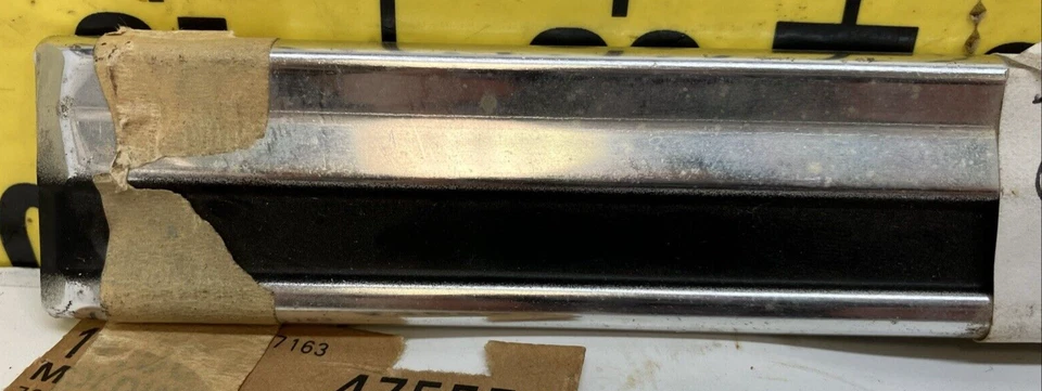 Tapicería de puerta trasera izquierda GM 475551 1973-80 Chevy C10/C20C30/GMC K5/K10/K20/K30 (Bin37 Foto 2 de 4