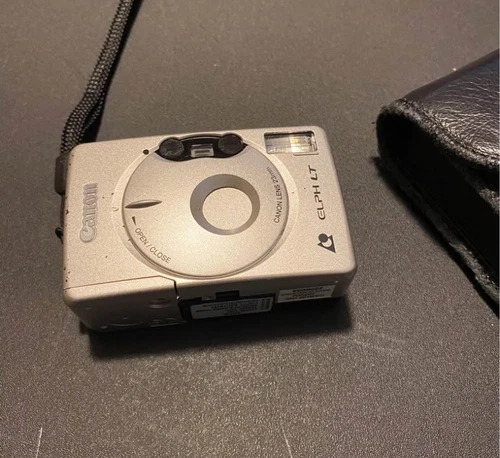 Canon ELPH Camera - Picture 1 of 10