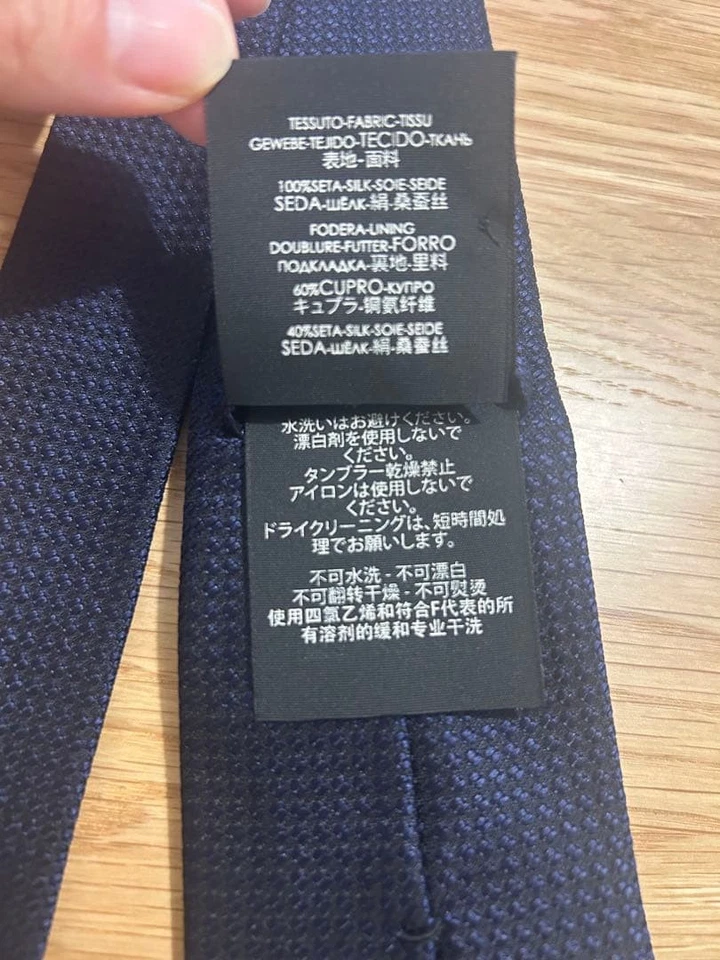 Gucci Nueva Corbata Sin Usar Azul Marino Color Sólido 100% Seda Hecha en Italia Línea Jerez Foto 4 de 4