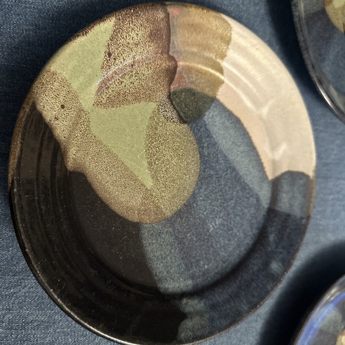 Set 4 piatti vintage studio artigianali ceramica 8” firmati smalto blu e marrone - Foto 12 di 16