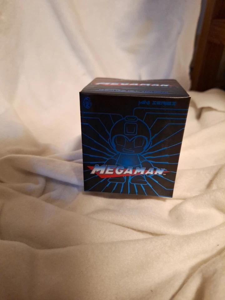 Kidrobot Megaman Mini Serie Misteriosa Mini Figura Vinilo Capcom NUEVO Foto 3 de 3