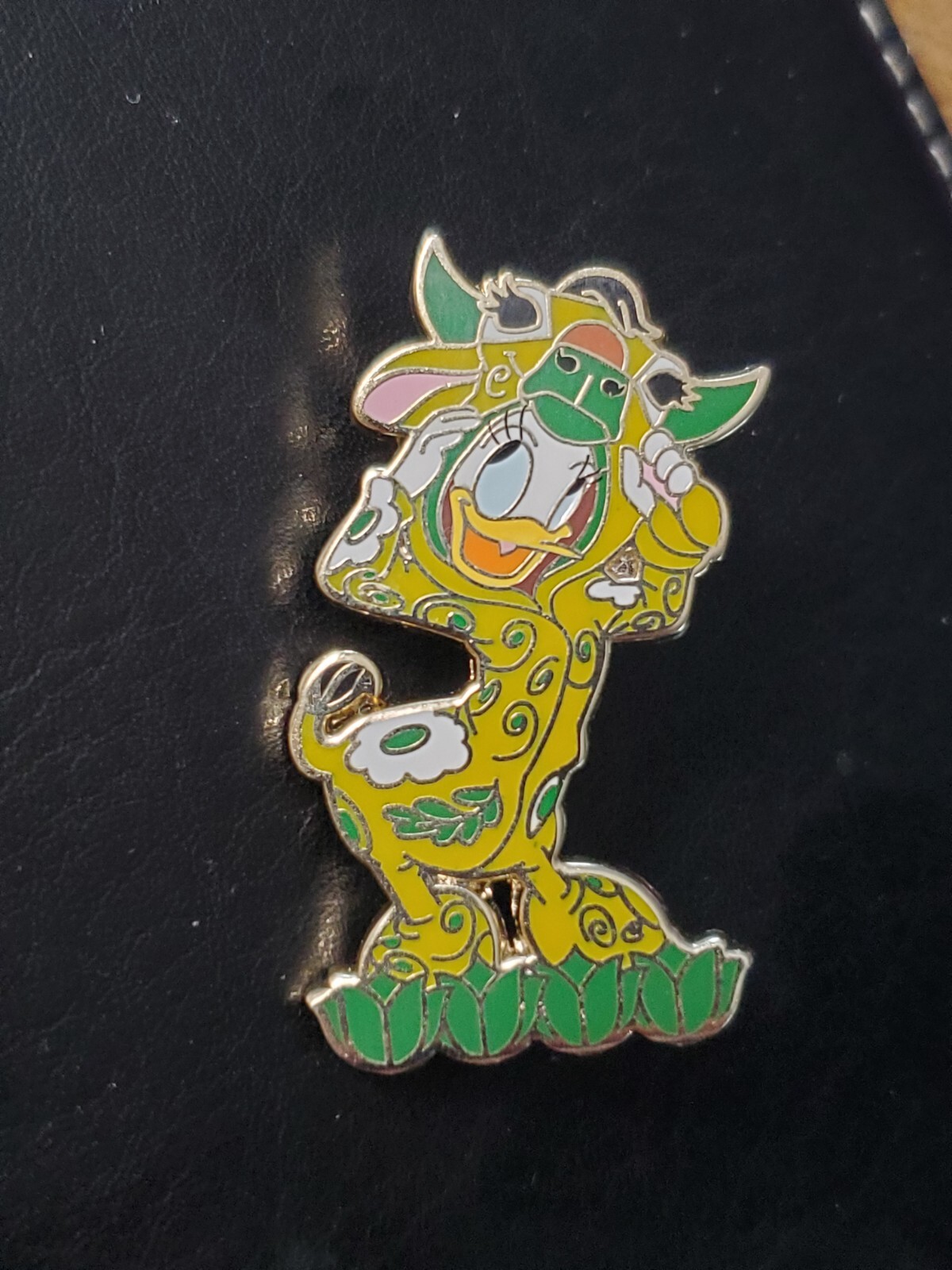 2022 Disney Pin Lunar New Year Chinese Zodiac Mystery Daisy Duck as Ox LR