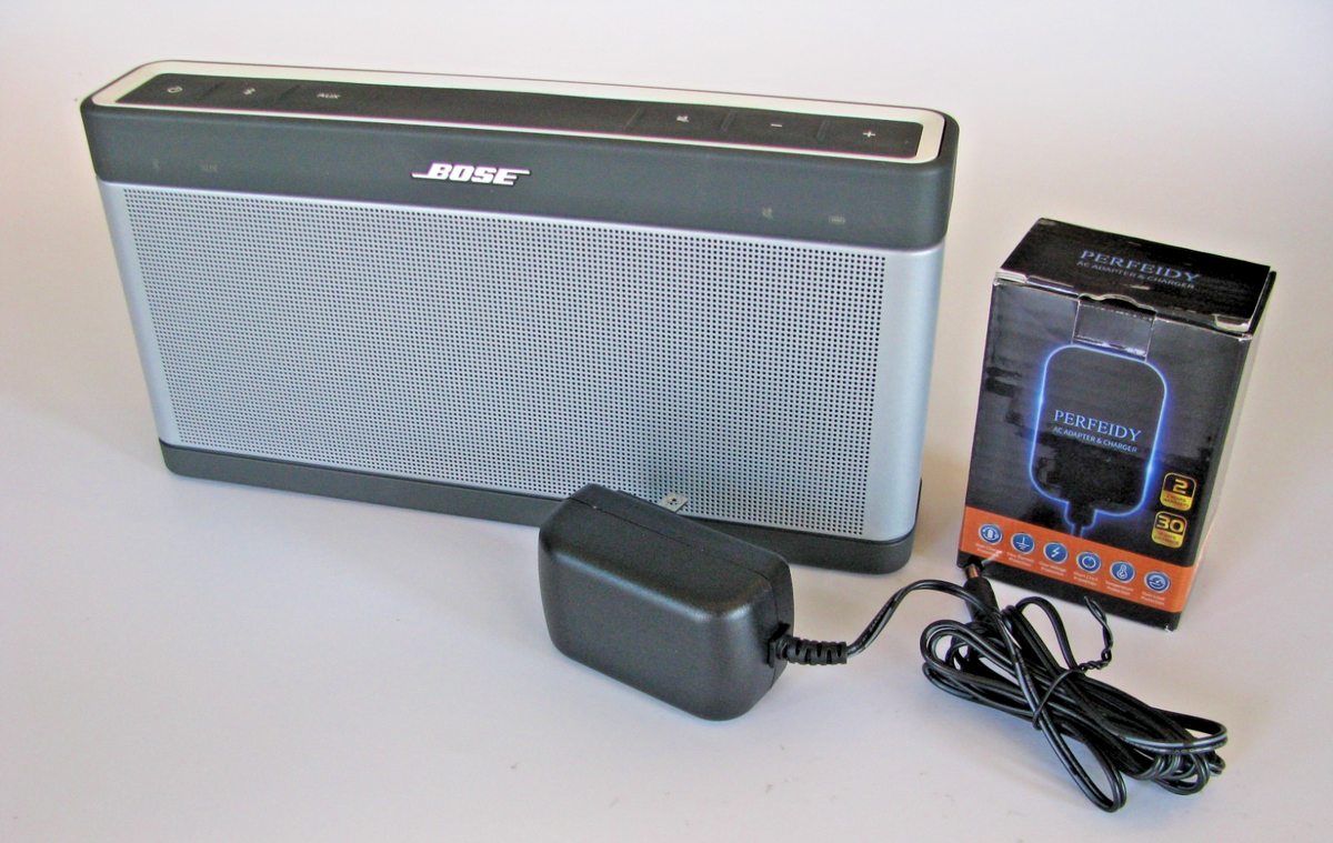 Bose Soundlink Bluetooth Speaker III 3 - Silver Model 414255 EUC W