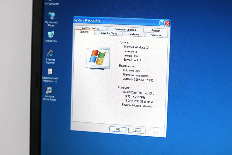 Dell Vostro 1720 17" Laptop Dual Boot Windows XP & 7 | 4GB RAM 256GB SSD | DVD - Image 3 of 4