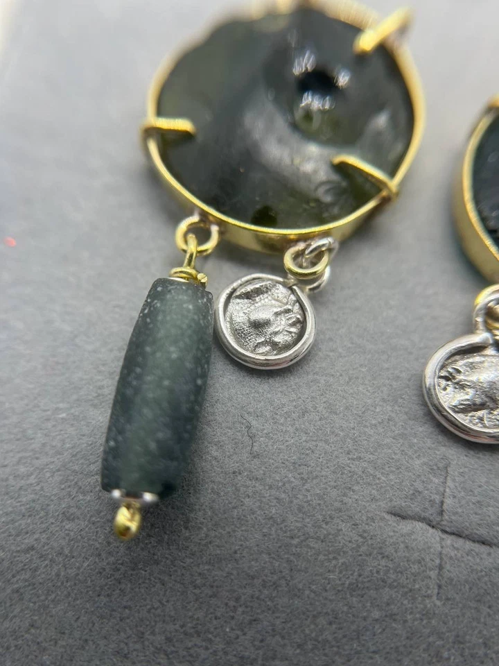 Orecchini Artigianali con Monete Greche - Ottone & Argento 925 – Edizione Limita - Immagine 2 di 4