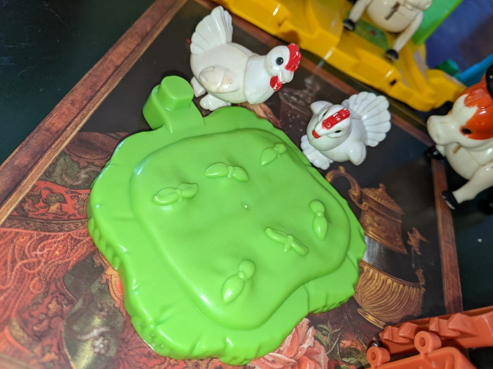 21pc Playmates FARM ANIMALS HorseCowSheepChix CAR Trailer SHED WINDMILL Mixd LOT - image 4 of 4