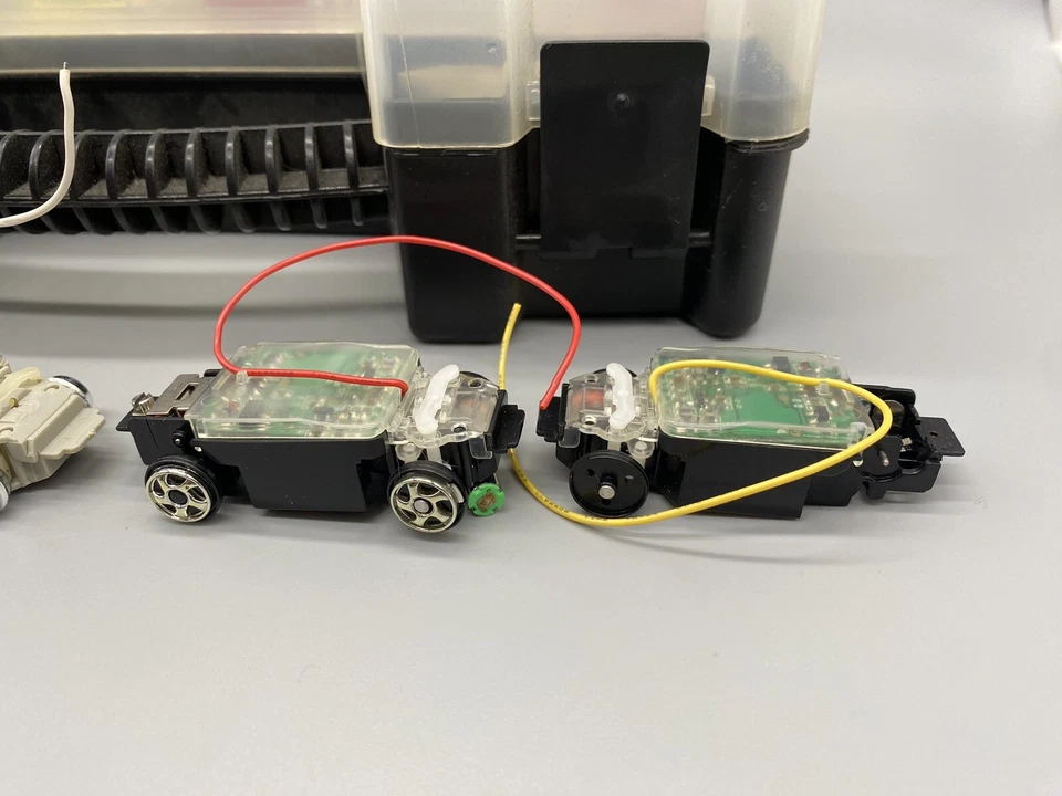 Zip Zaps Micro RC Car Case with 4 Cars & 4 Extra Bodies Hard Case -UNTESTED- - Image 3 of 4