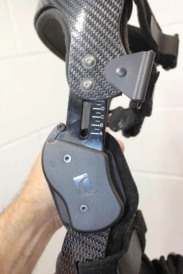 Rodillera Ossur Oasys Carticare OA-PLUS grande PIERNA DERECHA ajustable fibra de carbono Foto 4 de 4