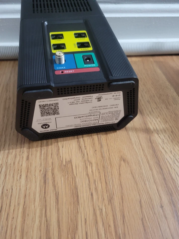 Used Motorola MG8725 DOCSIS 3.1 Multi-Gig Cable Modem & WiFi 6 AX6000 Router - Image 3 of 3