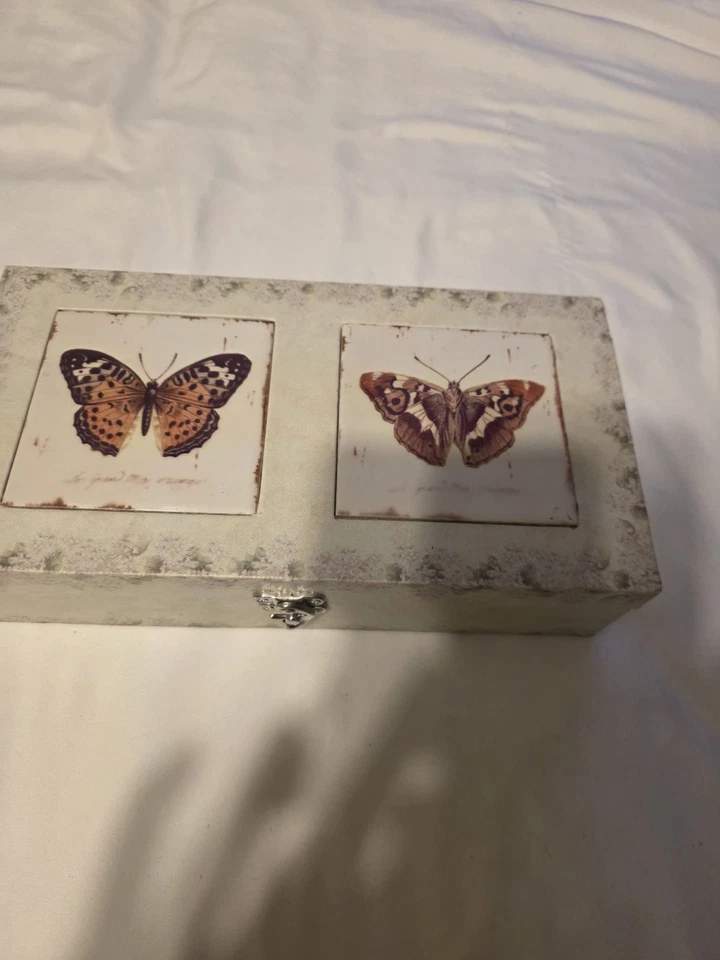 CERAMIC BUTTERFLIES DECORATIVE BOX GORGEOUS, FOR JEWELRY, TRINKETS! FREE SHIP! - Image 3 of 4