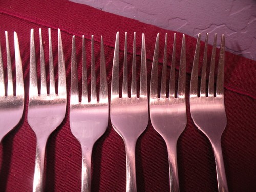 Set Of 9 Hampton Silversmiths Stainless Flare Pattern Dinner Forks 7 3/8 GF4 - Picture 3 of 6